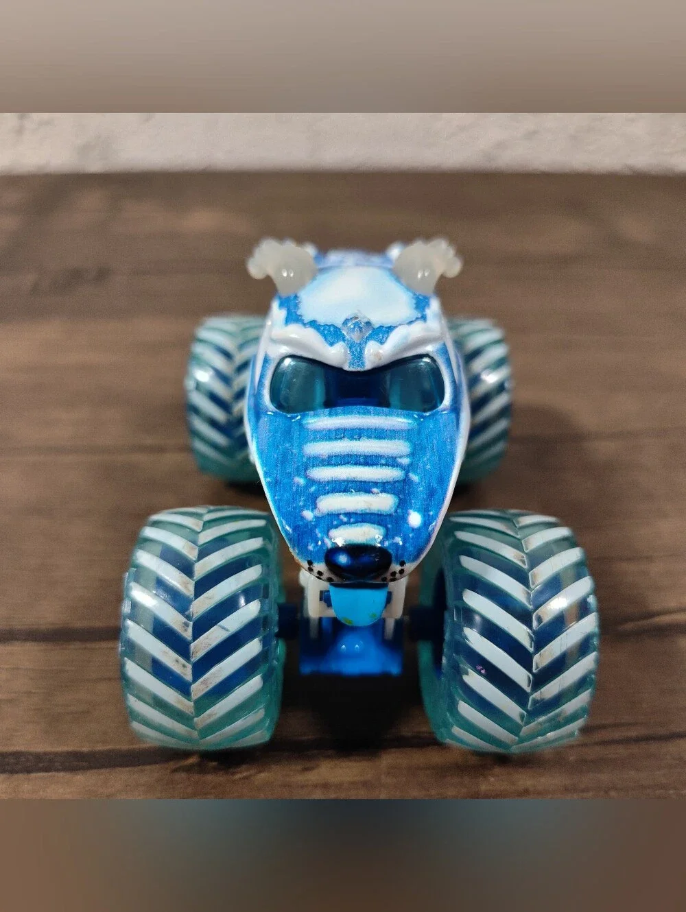 Spin Master Monster Jam Fire & Ice Blue Thunder & Monster Mutt Truck Lot Of 2